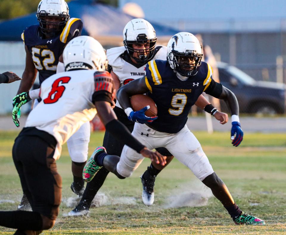 Lehigh's Richard Young cuts through Lely defenders. Action from the Lely at Lehigh spring football game.