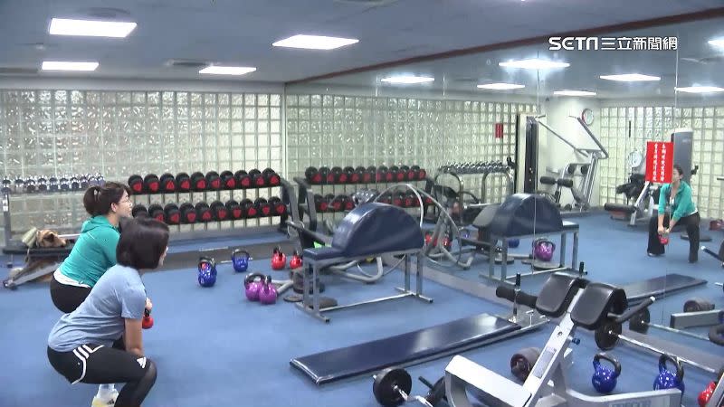 黃瀞瑩、林珍羽開箱台北市議會健身房，2人過年期間不忘運動。