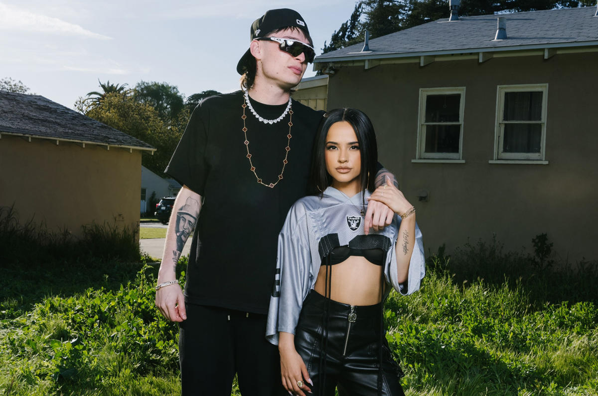 Becky G & Peso Pluma Bring Laid-Back Corridos Vibes to 2023 Latin AMAs With  'Chanel'