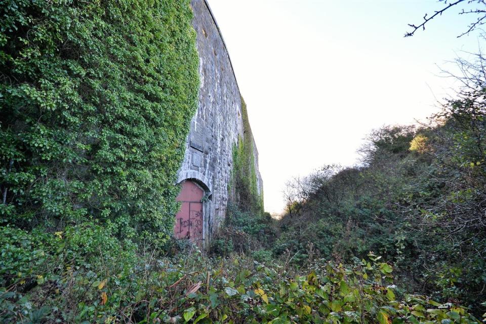 The site is roughly 2.95 acres, the boundary running past the fortress walls and to the mean tide line.