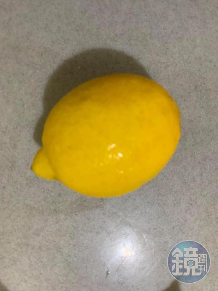 檸檬1顆。