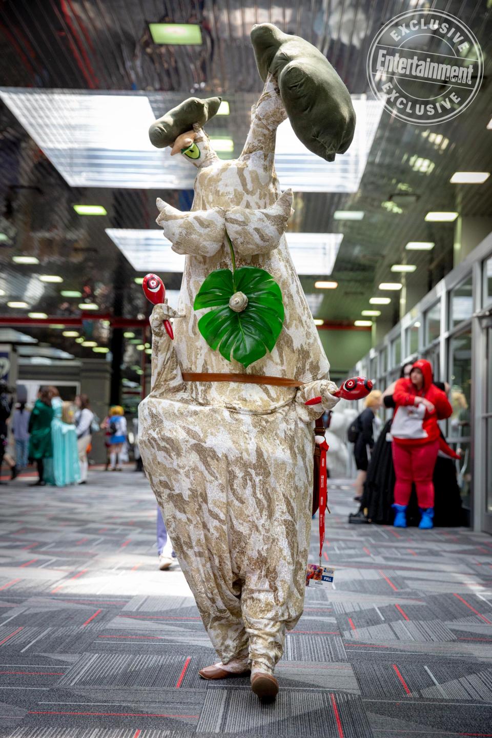 Hestu from The Legend of Zelda: Breath of the Wild cosplayer