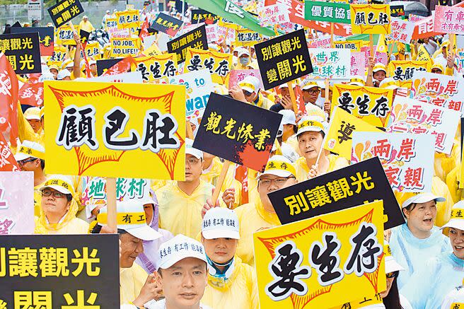 民進黨執政後，陸客來台「急凍」，嚴重衝擊國內觀光產業，旅遊業共同的心聲就是「換人做做看」。（本報資料照片）