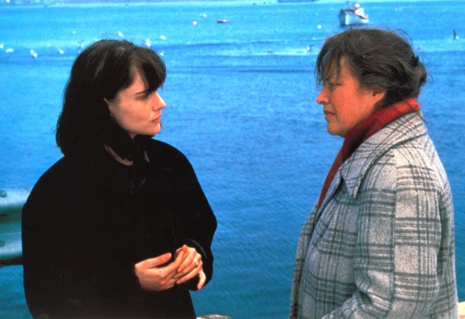 Jennifer Jason Leigh and Kathy Bates in Dolores Claiborne.