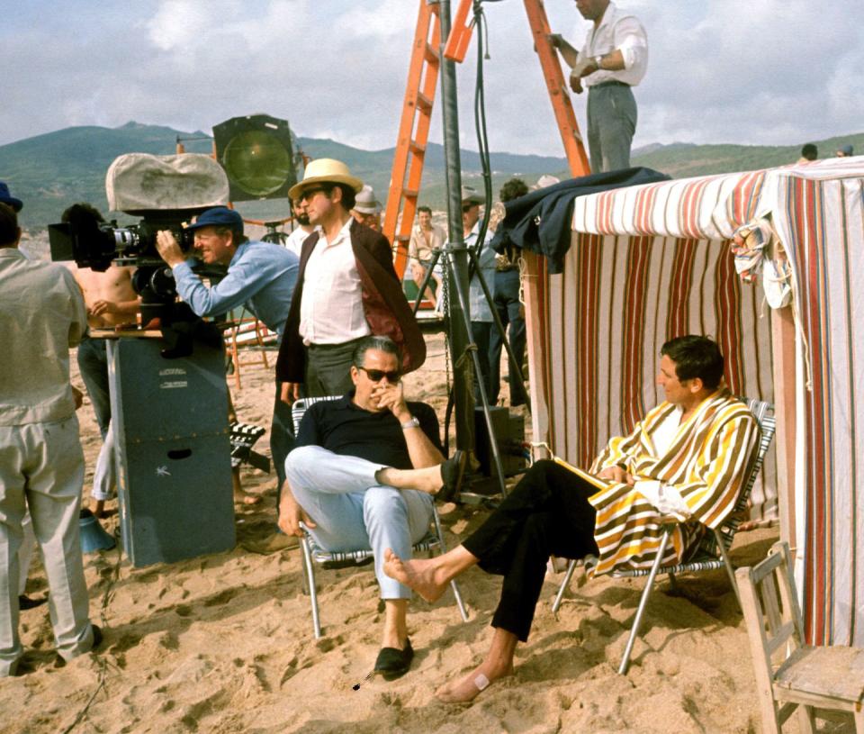 95 Incredible Behind-The-Scenes Photos That Take You Onto the Set of the James Bond Movies