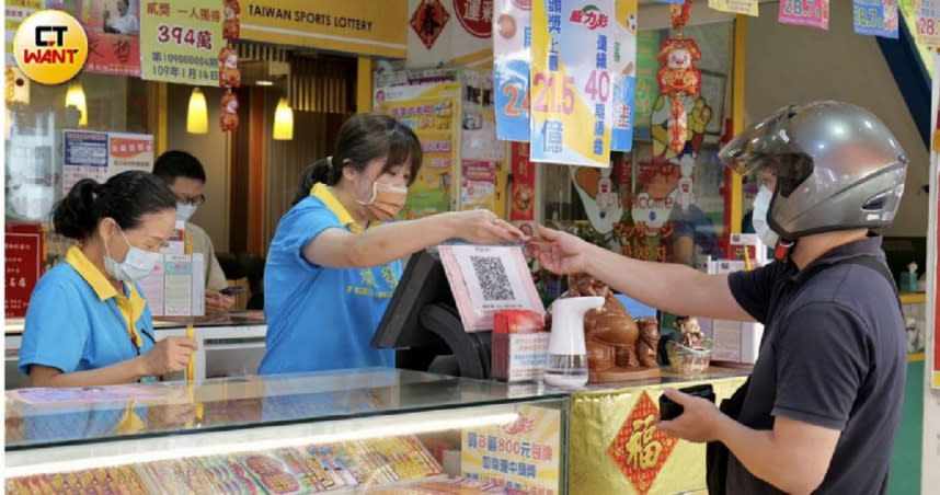 高額頭獎，帶動投注站買氣。（示意圖／焦正德攝影）