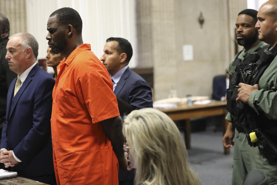 R. Kelly standing beside his attorney, Steven Greenberg as Kelly appears for a hearing at the Leighton Criminal Court building, Tuesday, Sept. 17, 2019 in Chicago. (Antonio Perez/ via AP, Pool)