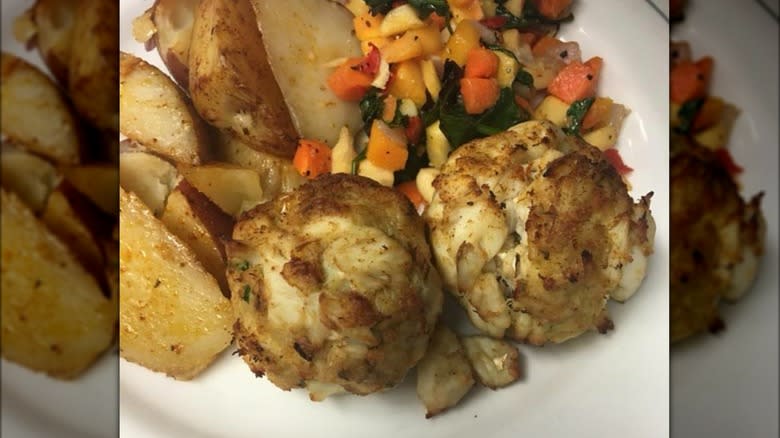 Phillips Seafood Hoopers crab cakes
