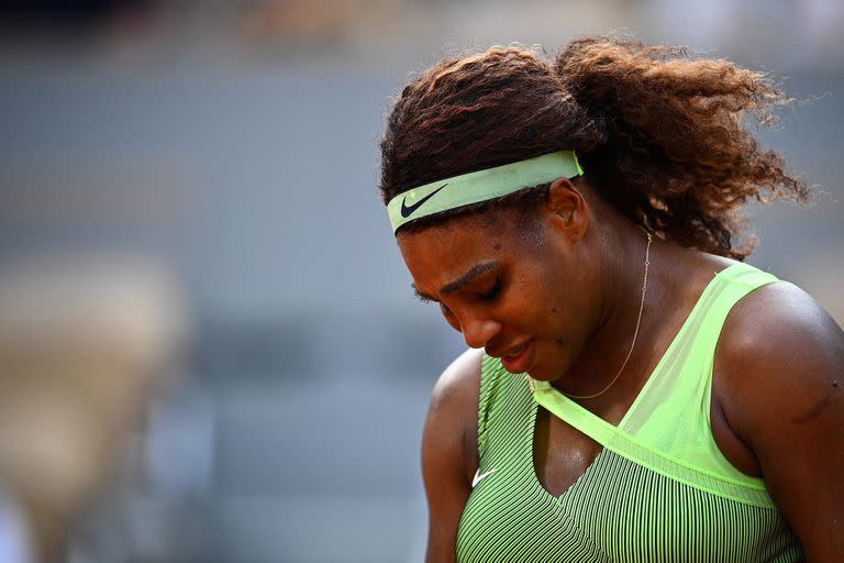 Serena Williams perdió ante Elena Rybakina y no pudo hacer pie en Roland Garros