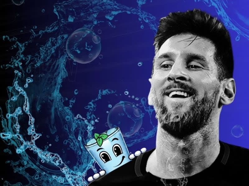 (Lionel Messi/Water)