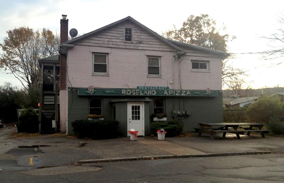 #64 Plain Pie, Roseland Apizza (Derby, Connecticut)