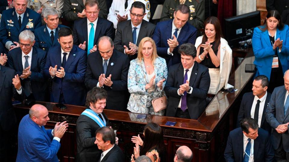 El discurso de Milei ofreció el espectáculo de un Congreso dividido entre una facción entusiasta y otra que escuchó con frialdad