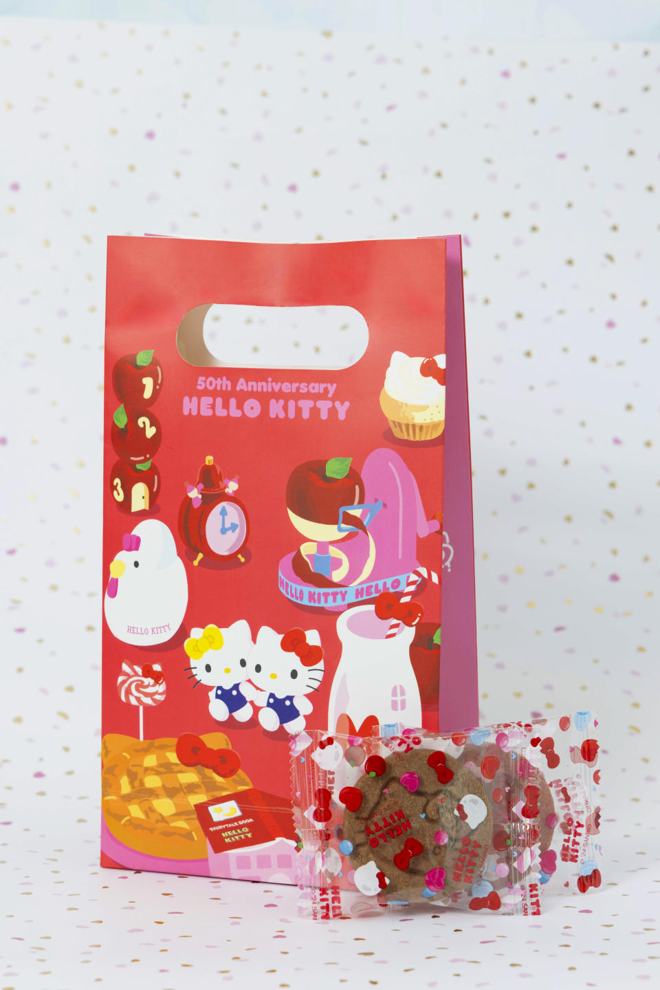 新年好去處2024｜Hello Kitty 50周年慶典海港城開催！5米高達摩花車陣+舞獅裝置+糖果屋+藝術收藏系列