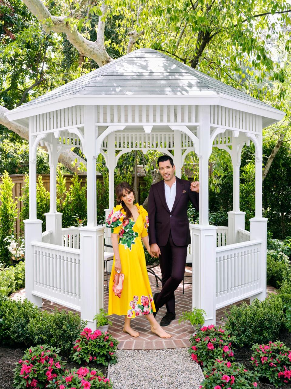 Zooey Deschanel and Jonathan Scott in white gazebo outside