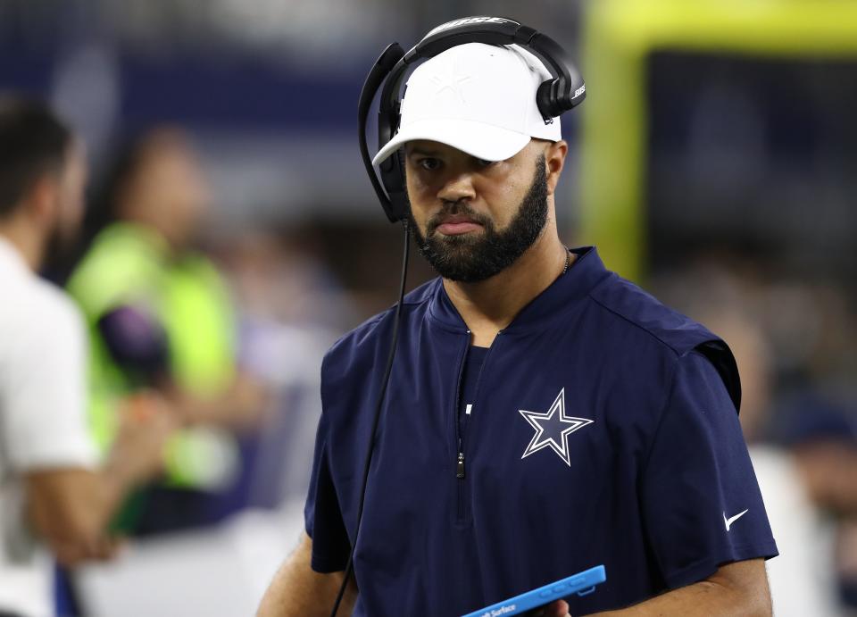 Nov 29, 2018; Arlington, TX, USA; Dallas Cowboys defensive backs coach Kris Richard on the sidelines during the game against the New Orleans Saints at AT&T Stadium. Mandatory Credit: Matthew Emmons-USA TODAY Sports