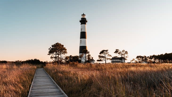 <span class="article__caption">A ranger will lead you in catching blue crabs near the famous Bodie Island Lighthouse, Cape Hatteras National Seashore. Yes, you get to bring them home for dinner. </span>(Photo: Kyle Calhoun/Unsplash)