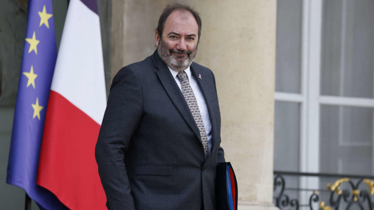 French Health Minister Francois Braun leaves at the end of the weekly cabinet meeting at the Elysee palace in Paris, on October 5, 2022. (Photo by Ludovic MARIN / AFP)