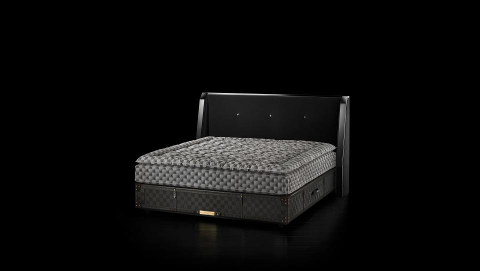 The Grand Vividus bed set in charcoal