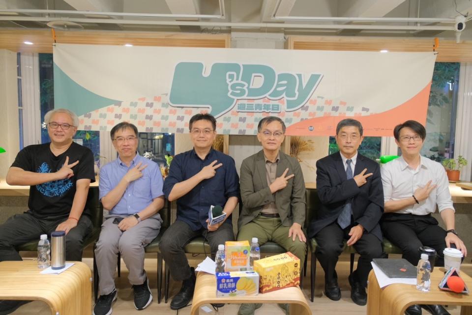 Y’s Day「週三青年日」活動，19日以「告別黃埔神話，打造鳳山精神！台灣國軍的現代化課題」為題，探討黃埔百年與軍隊國家化問題。圖左至右：汪怡昕 陳俐甫 余宗基 周德望 張國城 董思齊。（台灣智庫提供）