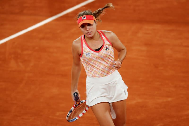 Foto del lunes de la estadounidense Sofia Kenin durante su victoria sobre la local Fiona Ferro por los octavos de final del Abierto de Francia