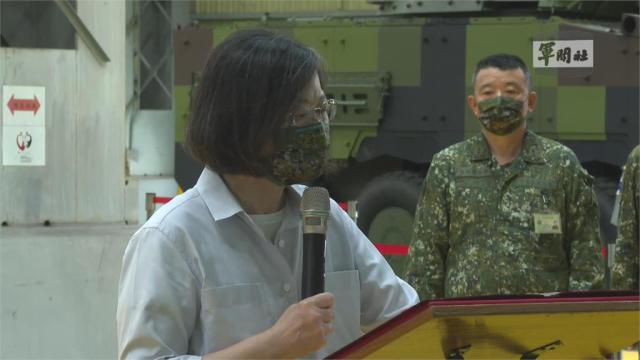 蔡總統視察雲豹甲車生產線喊話提升國防自主