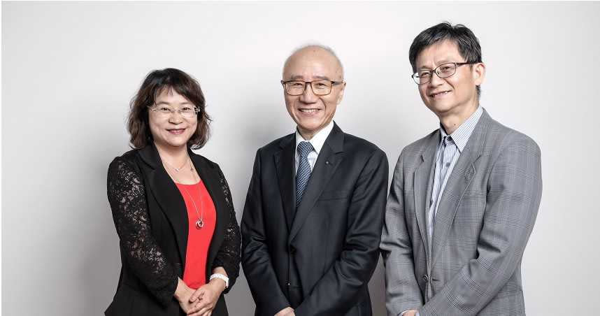 2號的台灣律師隊正副理事長候選人，左起許雅芬、陳彥希及詹順貴律師。（圖／台灣律師隊提供）