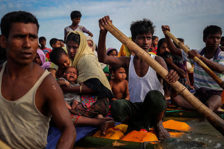 Rohingya refugees cross the Naf River with an improvised raft to reach to Bangladesh in Teknaf, Bangladesh, November 12, 2017. Picture taken November 12, 2017. REUTERS/Mohammad Ponir Hossain