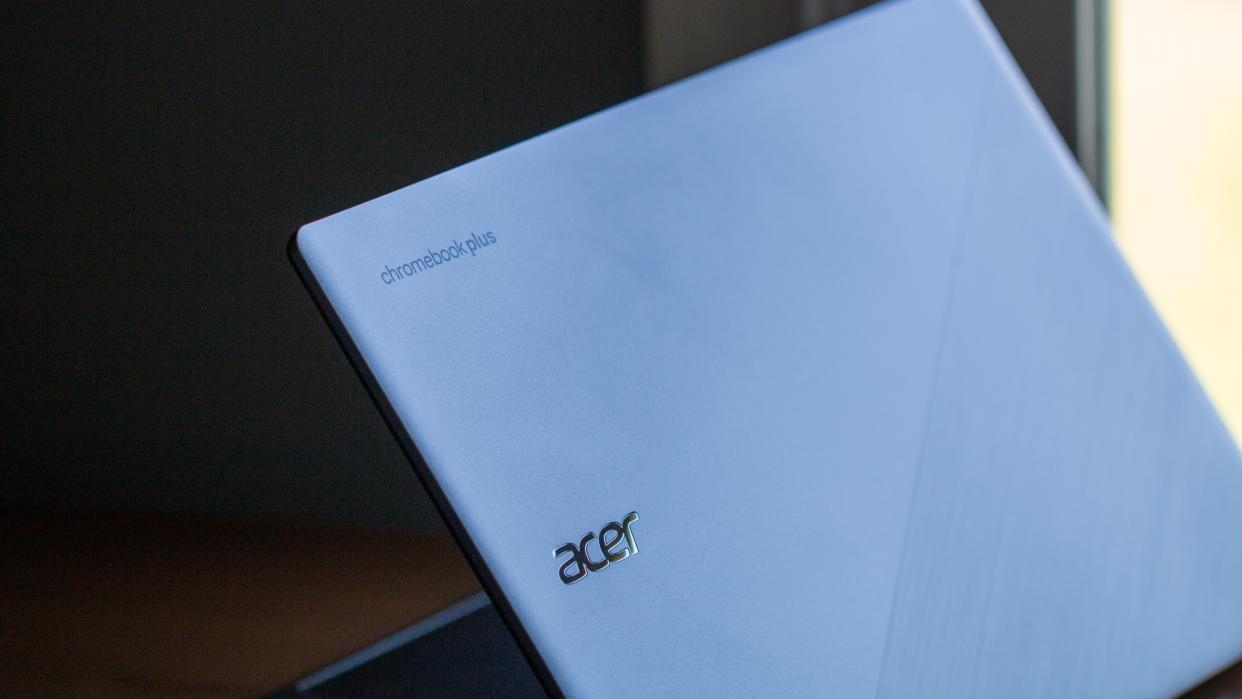  Acer Chromebook Plus 515 lid. 