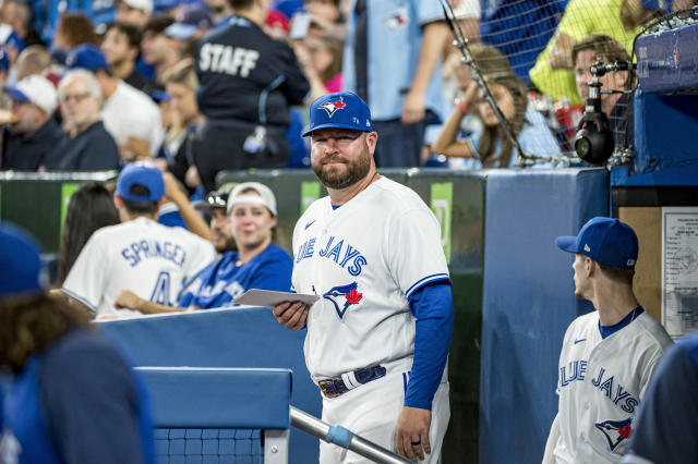 Hernández homers twice, Jays win first game under Schneider - NBC