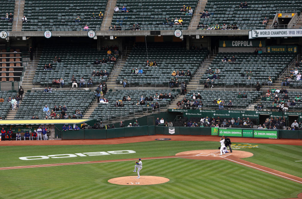 The Crazy Baseball Team That Lets Fans Catch Foul Balls for Outs - WSJ