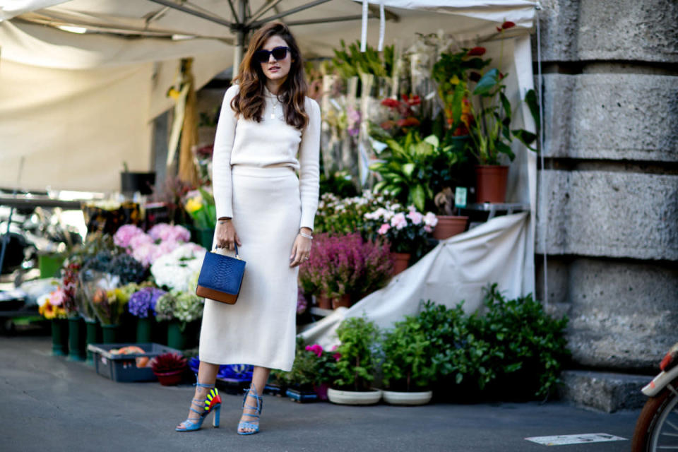 A street style in all-white with bright Sophia Webster heels at Milan Fashion Week 2015. 