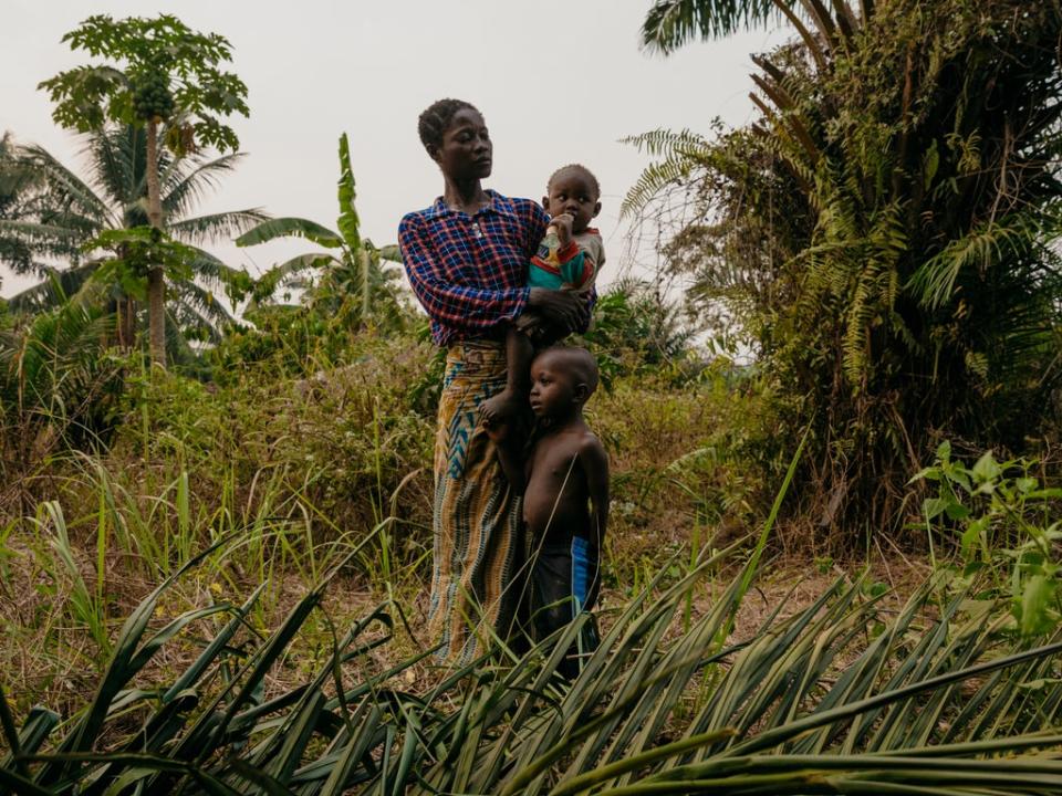 Delly* struggles to care for her children against a backdrop of conflict and food crisis and relies on Save the Children’s health centre in the area for medical support (© Hugh Kinsella Cunningham / Save the Children)