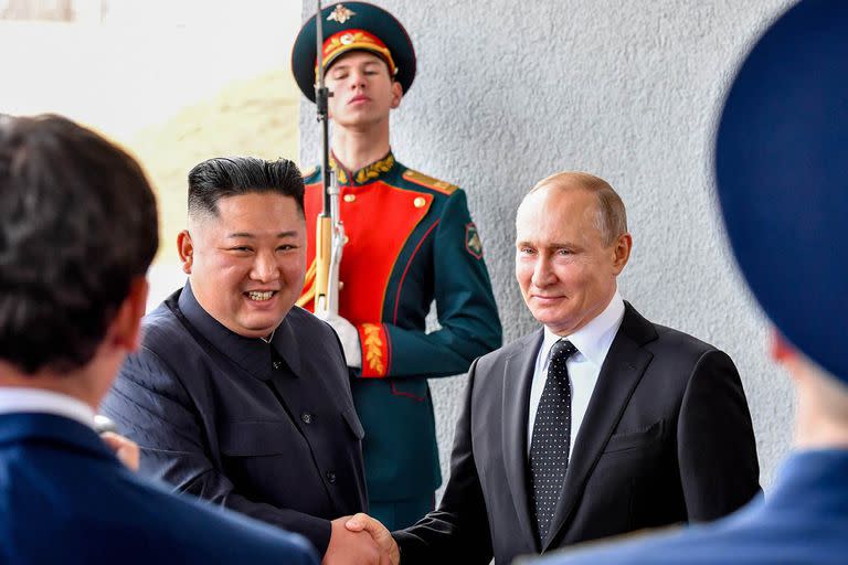 Kim y Putin, ayer, durante la cumbre de Vladivostok