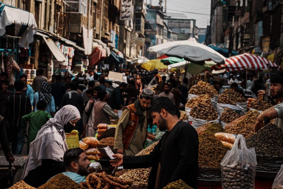 Outdoor market in Kabul