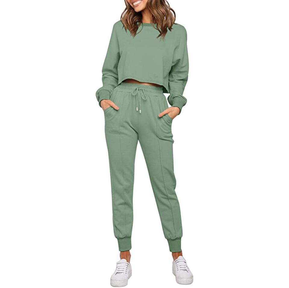 Amazon Shopping Editor Holiday Outfit