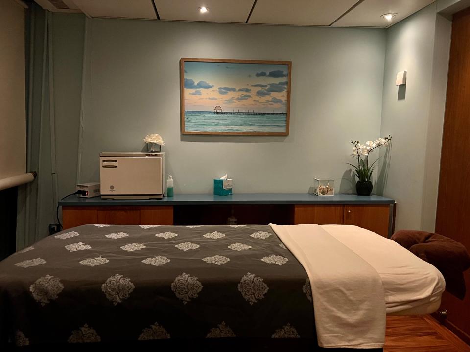 margaritaville at sea spa room