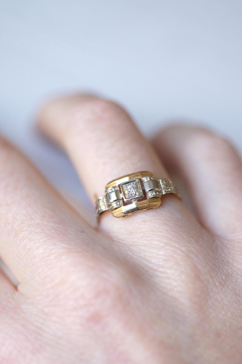 1930s White and Yellow Gold Vintage Ring