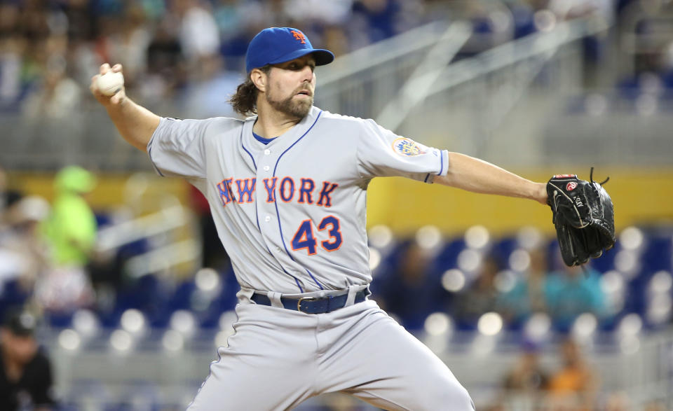 R.A. Dickey。（Photo by Marc Serota/Getty Images）