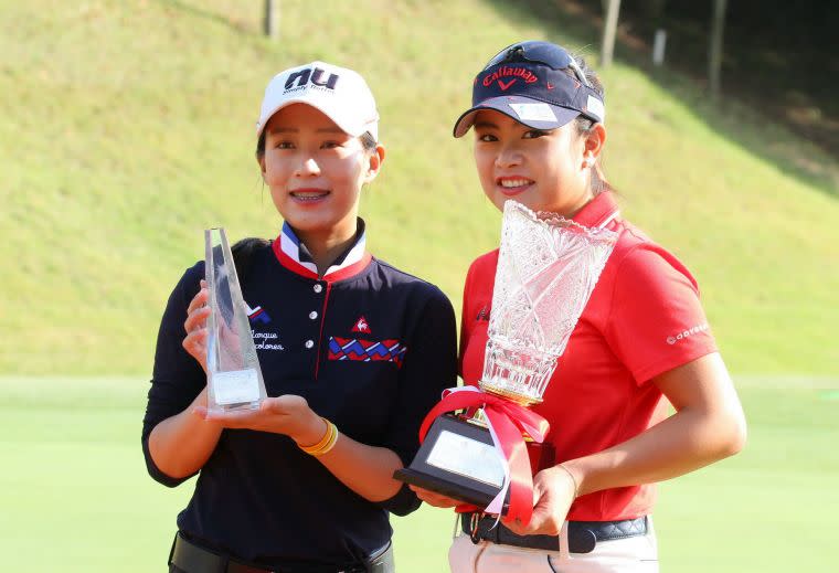 日本選手河本 結(右)和業餘冠軍侯羽薔(左)。鍾豐榮攝