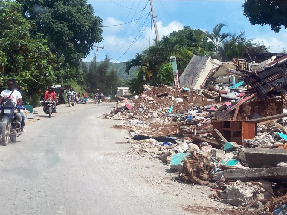 Damage in Marceline, Haiti, near to the epicentre of August’s earthquake. (Tom Cotter for Project HOPE, 2021.)