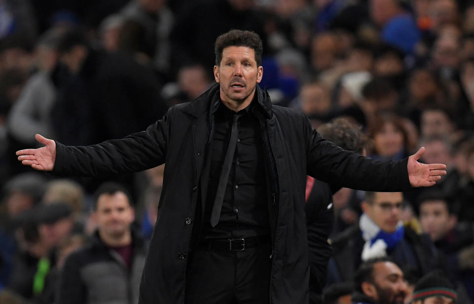 Diego Simeone dirigiendo un partido del Atlético de Madrid. Foto: REUTERS/Toby Melville.