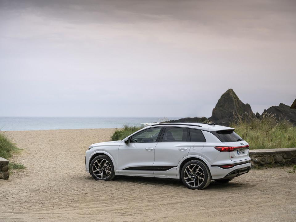 2025 audi sq6 etron