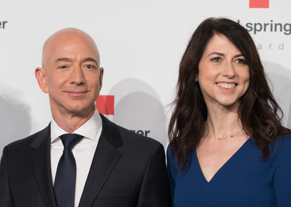 24 de abril de 2018, Alemania, Berlín, Jeff Bezos y su entonces esposa MacKenzie en la ceremonia de entrega de premios de Axel Springer. Foto: Jörg Carstensen / dpa / Getty Images. 