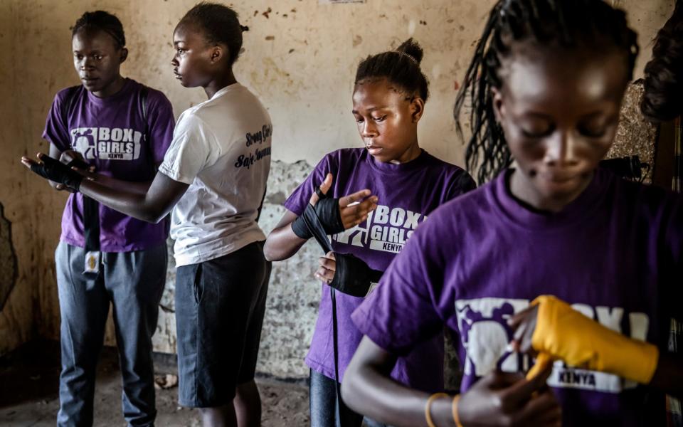 Box Girls - How boxing is empowering girls in Kenya - Luis Tato