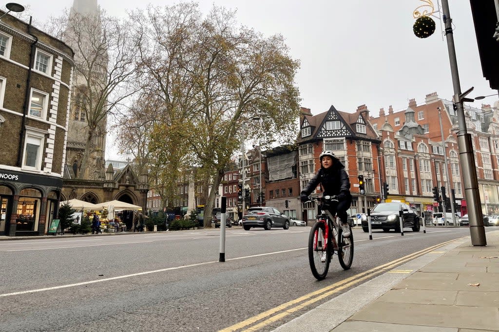 High Street Kensington cycle lanes prior to their removal (Elliot Wagland)