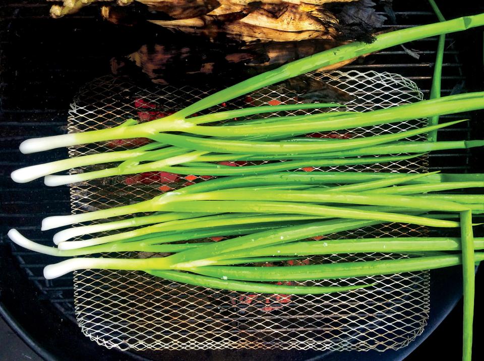 Grilled Scallions with Hot Sauce and Sesame Seeds