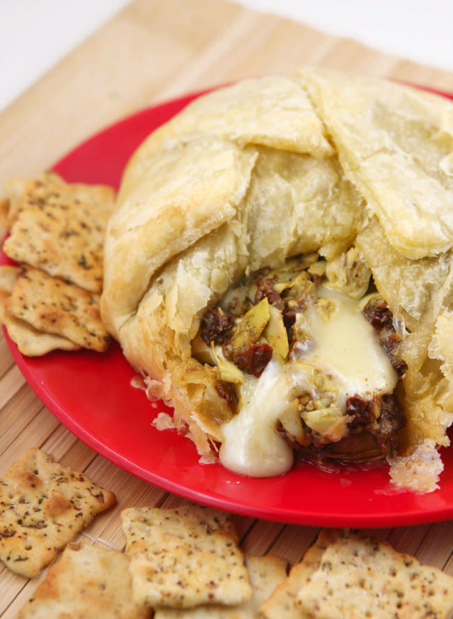 <strong>Get the<a href="http://www.pipandebby.com/pip-ebby/2013/3/11/baked-brie-with-artichokes-sun-dried-tomatoes-and-pesto.html" target="_blank"> Baked Brie with Artichokes, Sun-Dried Tomatoes and Pesto recipe</a> from Pip & Ebby</strong>