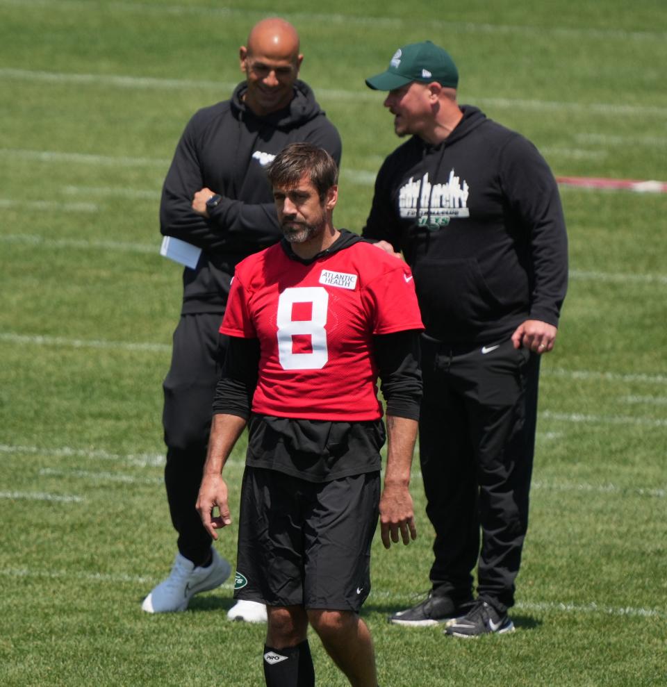 Jets head coach Robert Sales and offensive coordinator Nathaniel Hackett talk as quarterback Aaron Rodgers practices during OTAs. Hackett and Rodgers have been reunited in New York after spending three years together in Green Bay (2019-21).