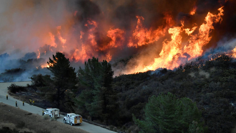 Fire fighters attack the Thomas fire&rsquo;s north flank with backfires as they continue to fight a massive wildfire north of Los Angeles, near Ojai, on Dec. 9, 2017. (Photo: Gene Blevins / Reuters)