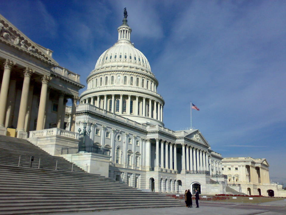 美國的稅改已先過參議院一院，進展順利。